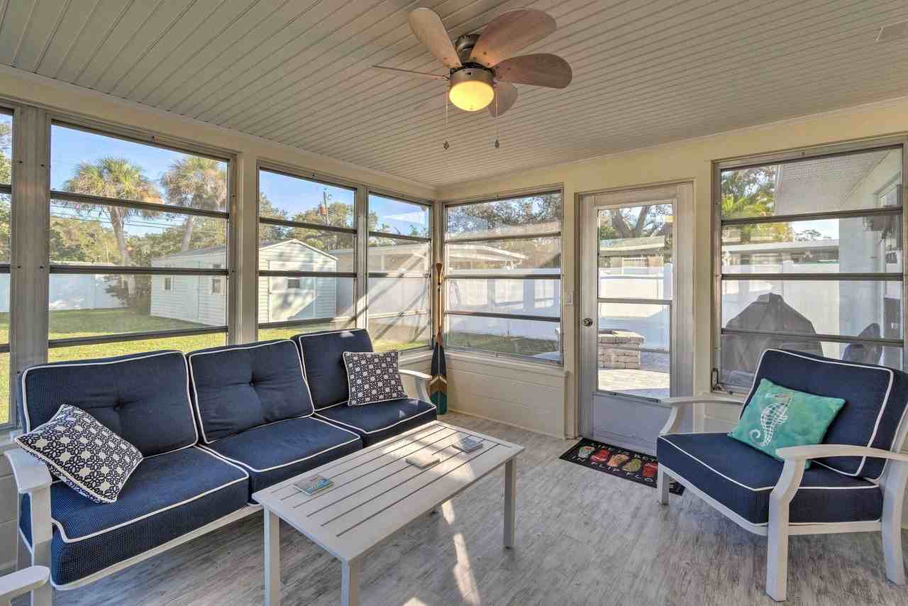 1017 Pineland Ave #1545700P - Photo 4 of 22