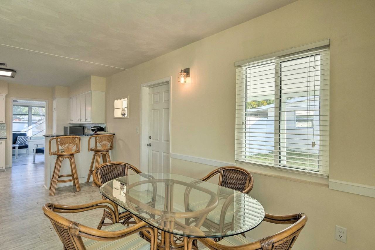 1017 Pineland Ave #1545700P - Photo 6 of 22