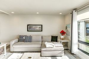 featured image of 4513 Cove Dr