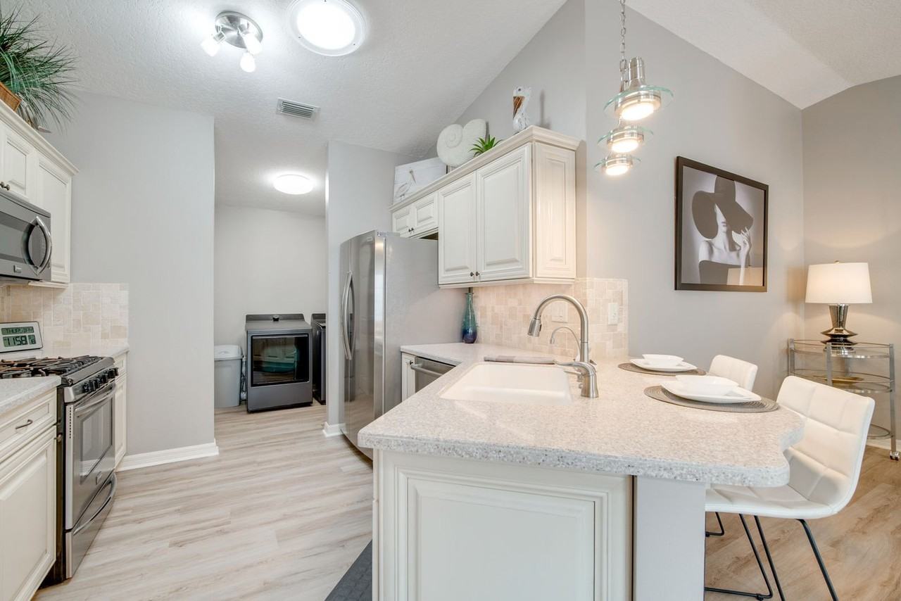 2242 Braxton St #1546359P - Photo 5 of 21