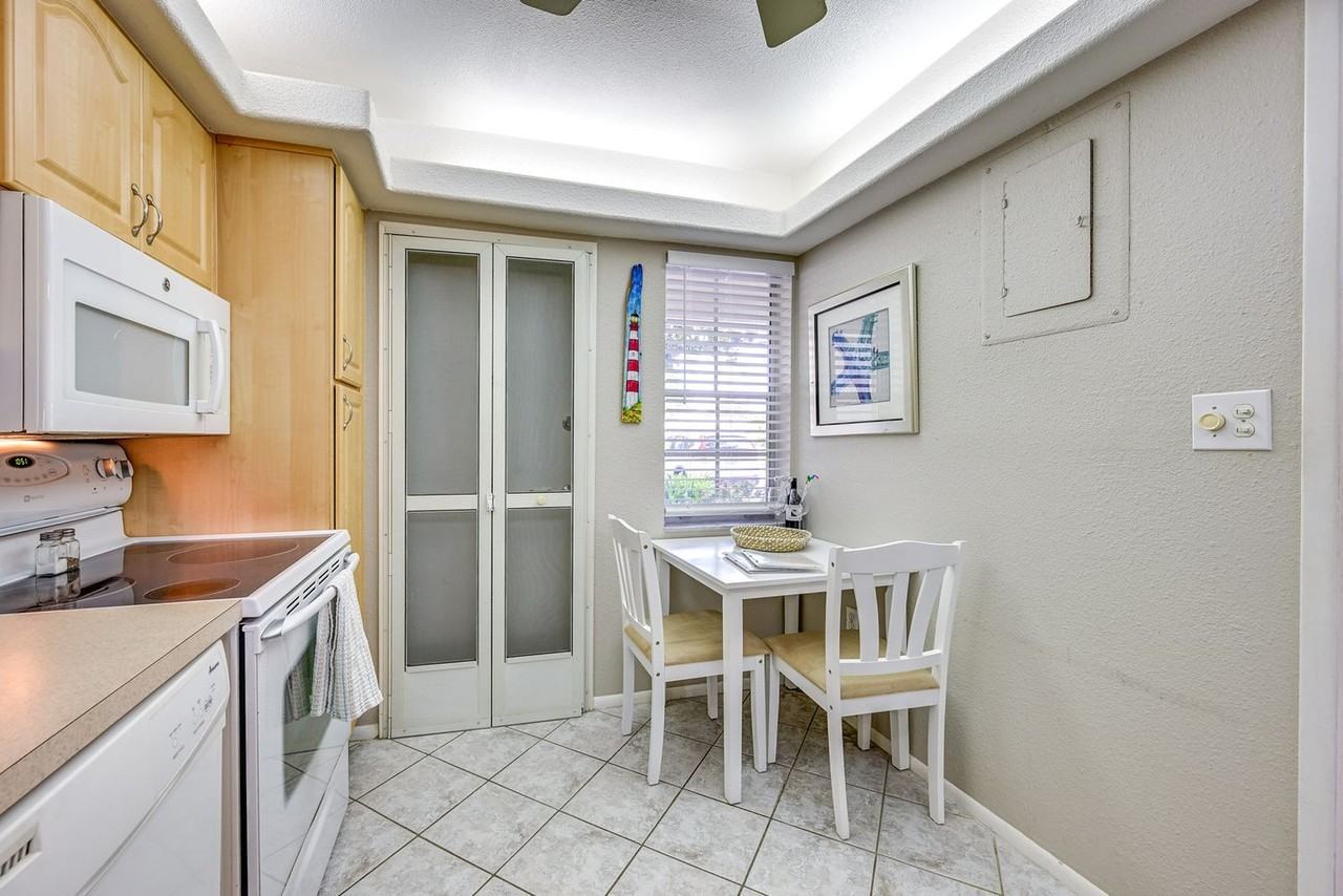 7452 W Country Club Dr N #1546435P - Photo 4 of 21