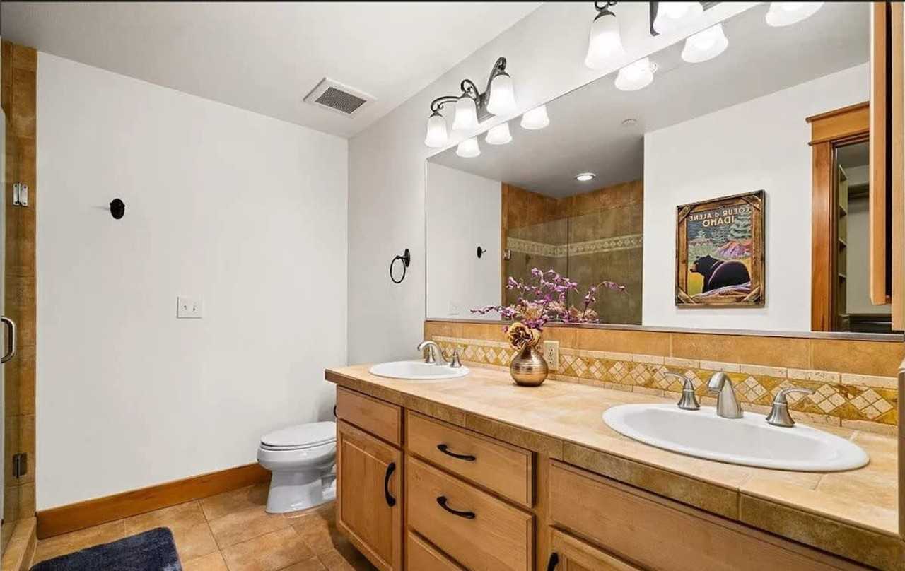 2050 N Main St #1542967P - Photo 7 of 10