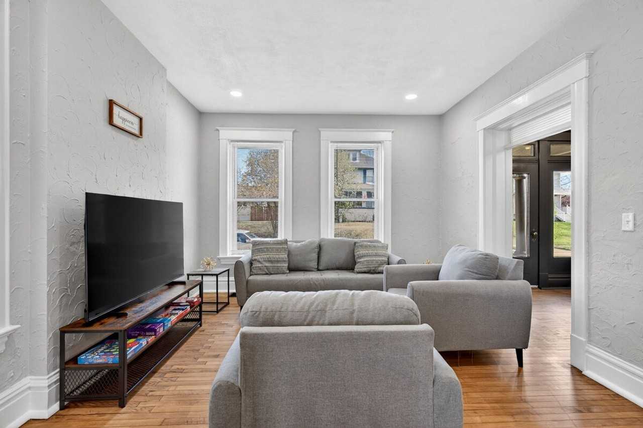 3605 Cambridge Ave #1549993P - Photo 2 of 41