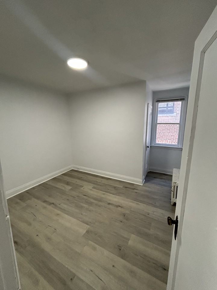 48 Bond St E - Photo 2 of 10