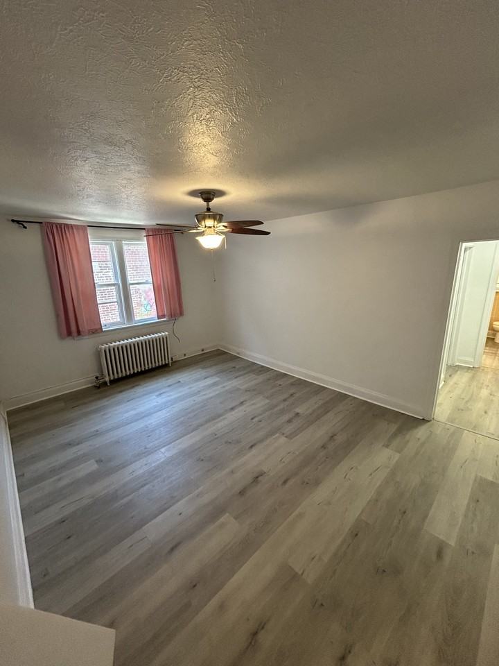 48 Bond St E - Photo 5 of 10