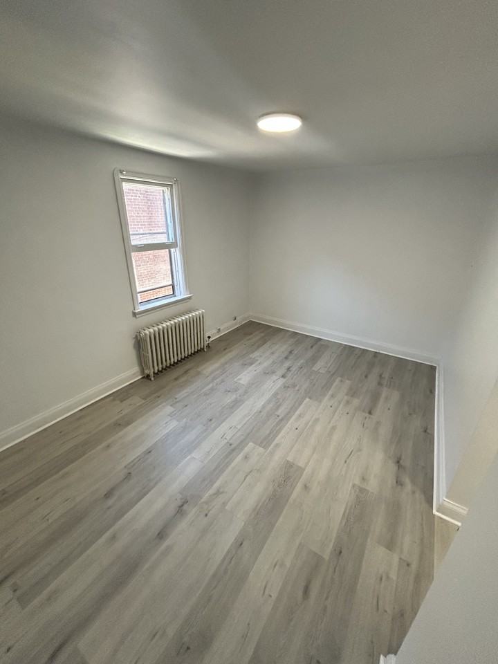48 Bond St E - Photo 6 of 10