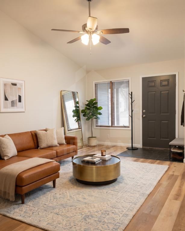 717 7th St - Photo 2 of 7