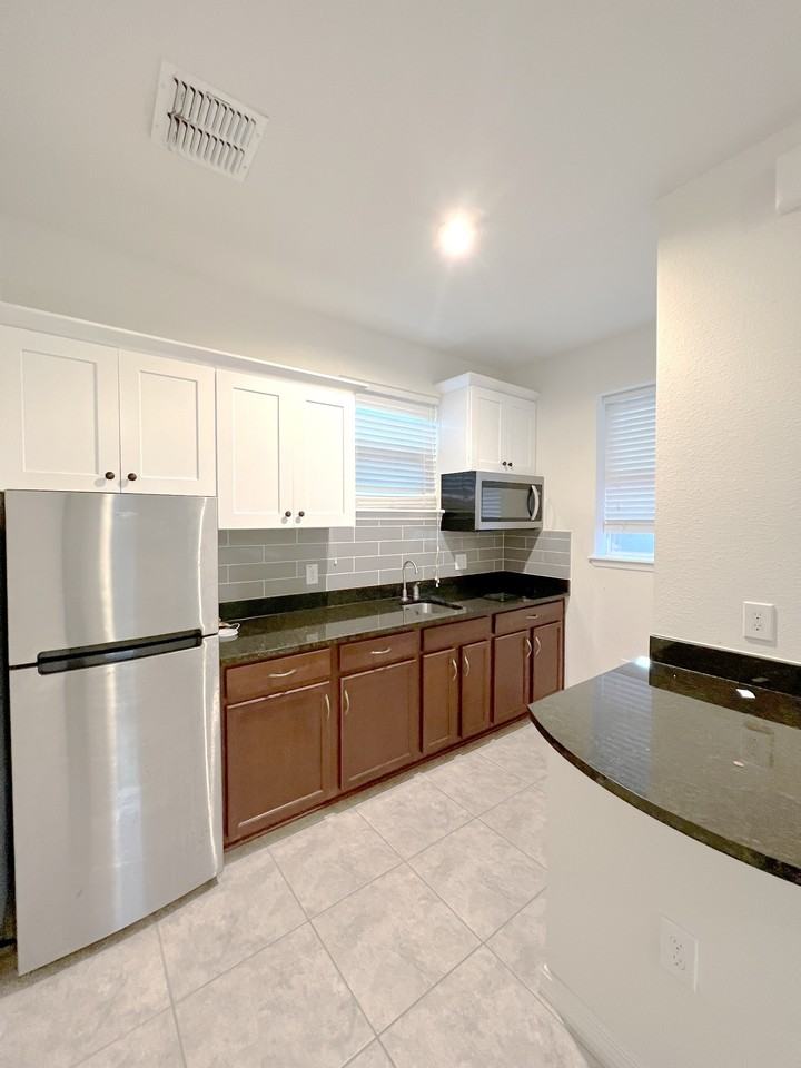 12645 Salomon Cove Dr #12645GUEST - Photo 7 of 8