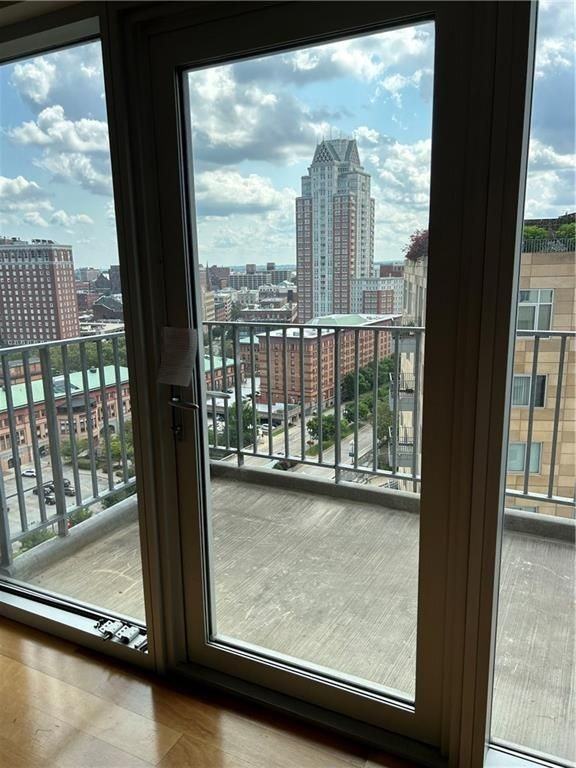 100 Exchange St - Photo 5 of 33