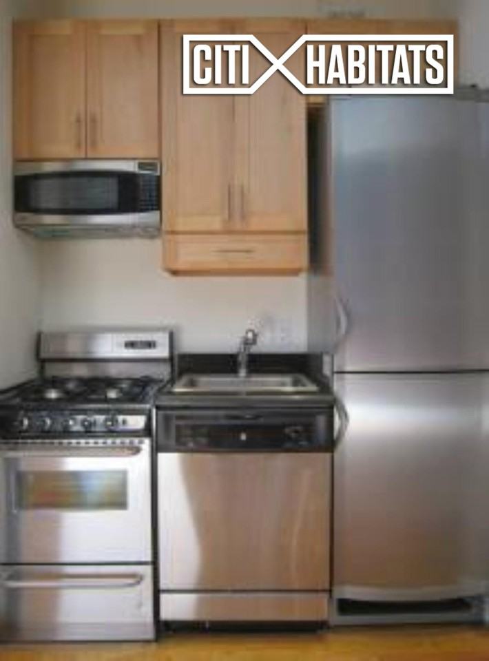 E 1 St #3R - Photo 3 of 5