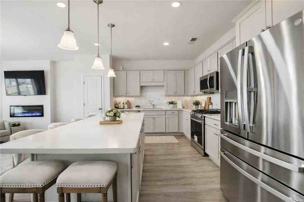 1123 Chastain Dr - Photo 3 of 20
