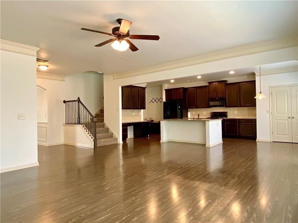 611 Stonehurst Ln - Photo 2 of 18