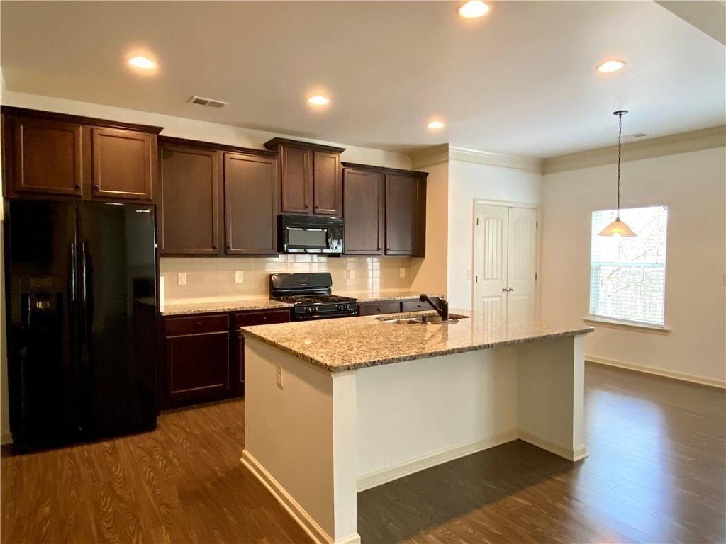611 Stonehurst Ln - Photo 3 of 18