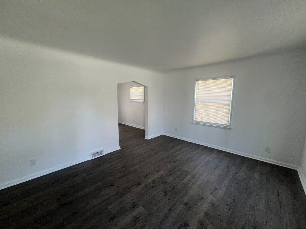 22144 Moross Rd - Photo 5 of 15