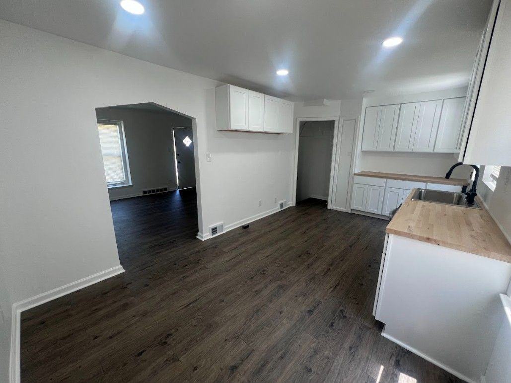 22144 Moross Rd - Photo 7 of 15