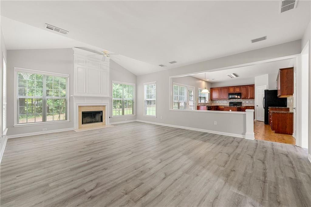 28 Crystal Way - Photo 2 of 22