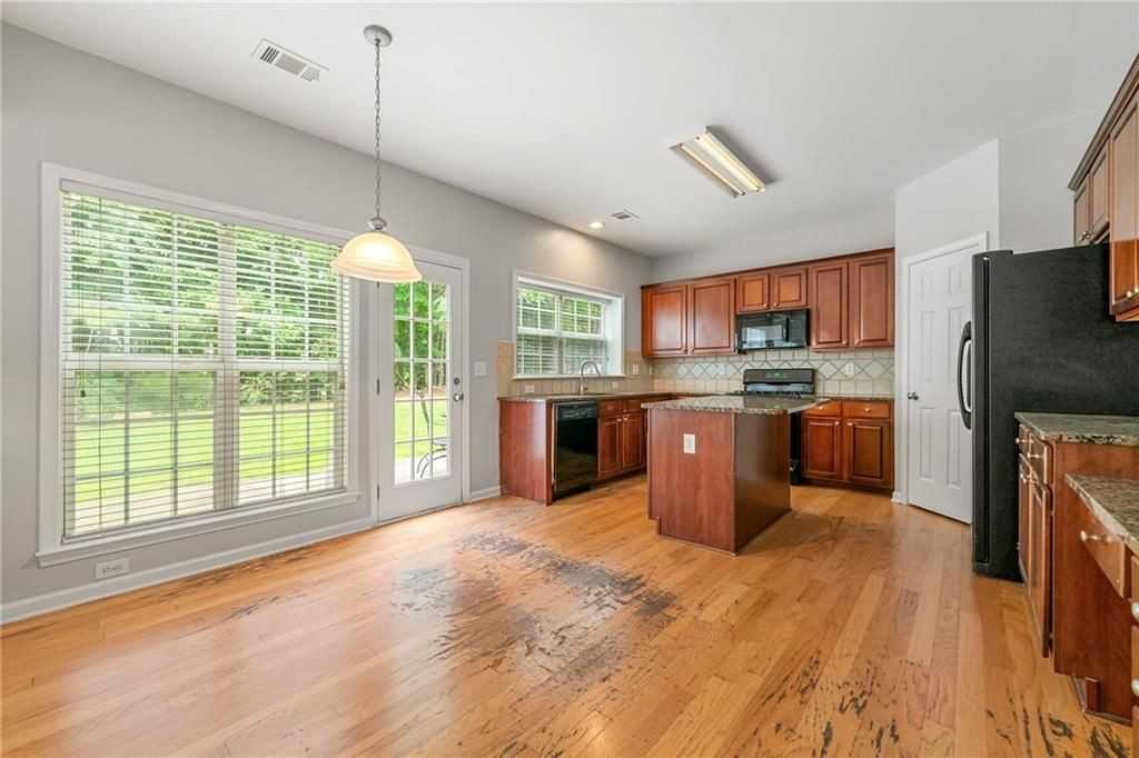 28 Crystal Way - Photo 3 of 22