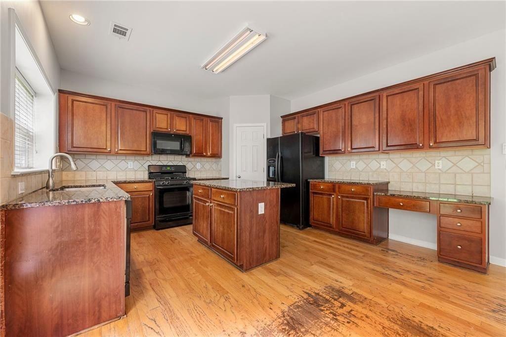 28 Crystal Way - Photo 4 of 22
