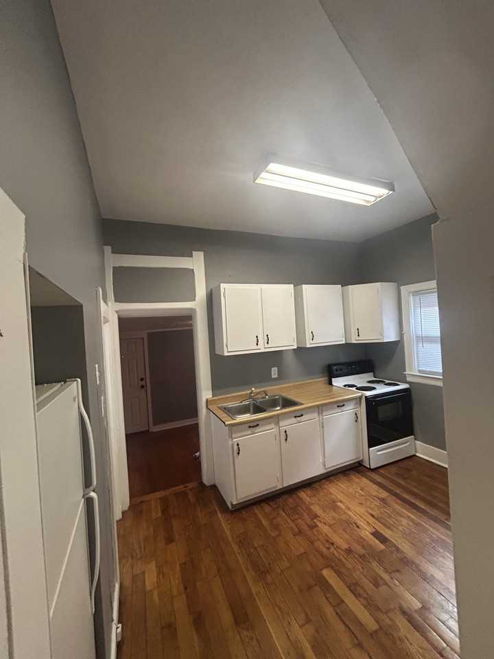 409 W Mulberry St #2 - Photo 3 of 9