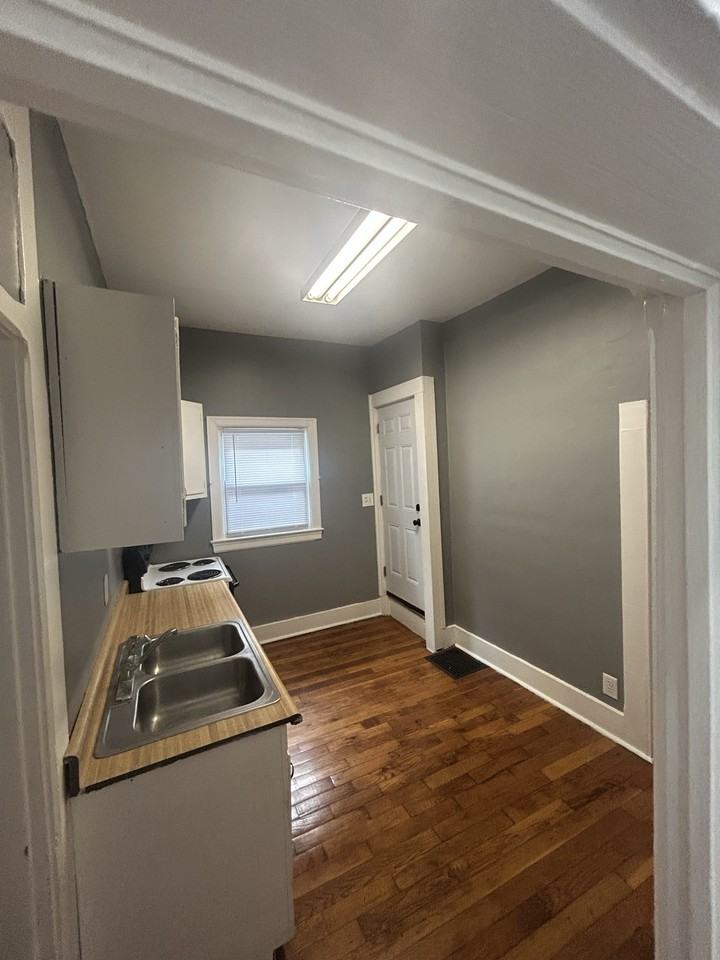 409 W Mulberry St #2 - Photo 4 of 9
