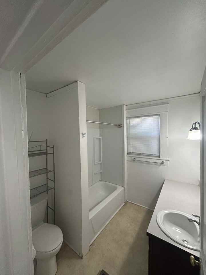 409 W Mulberry St #2 - Photo 5 of 9