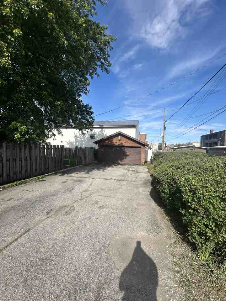 409 W Mulberry St #2 - Photo 7 of 9