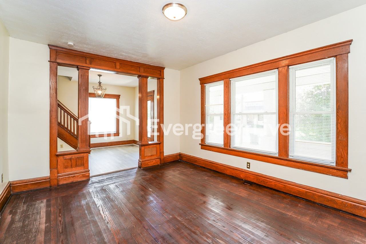 1373 Sprague St - Photo 3 of 15