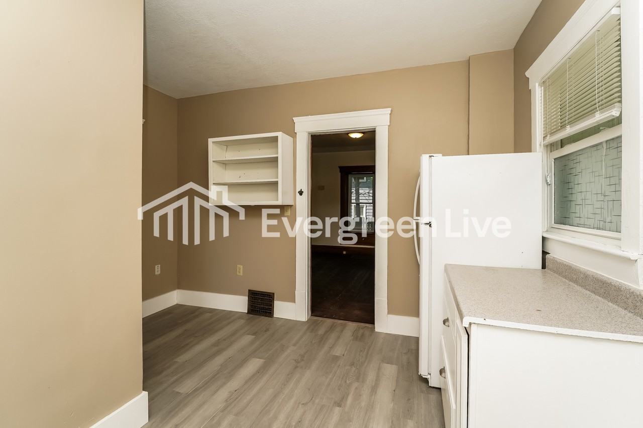 1373 Sprague St - Photo 6 of 15