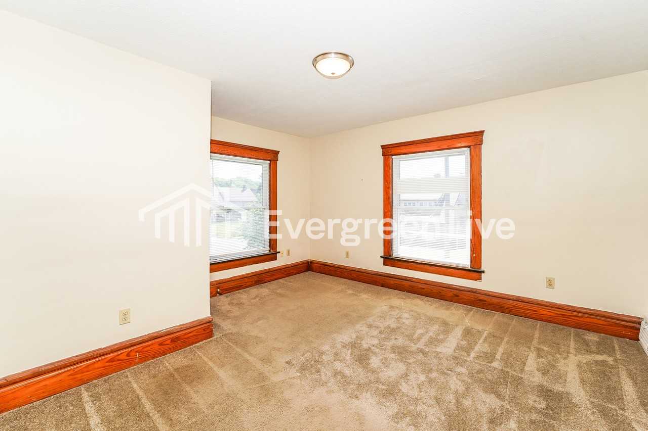 1373 Sprague St - Photo 7 of 15