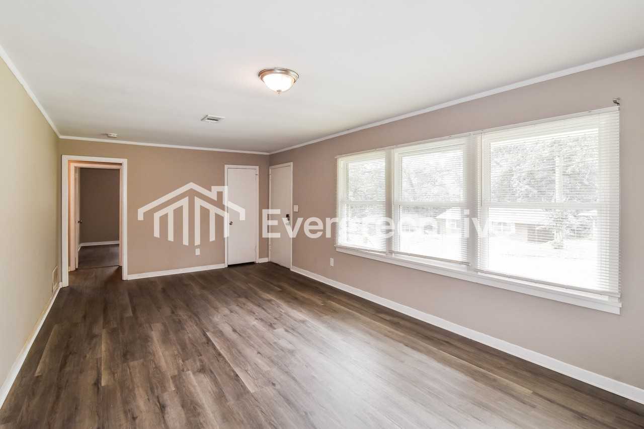 449 Forest Hills Dr - Photo 2 of 15