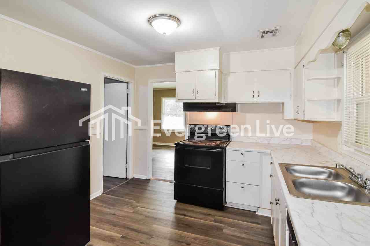 449 Forest Hills Dr - Photo 3 of 15