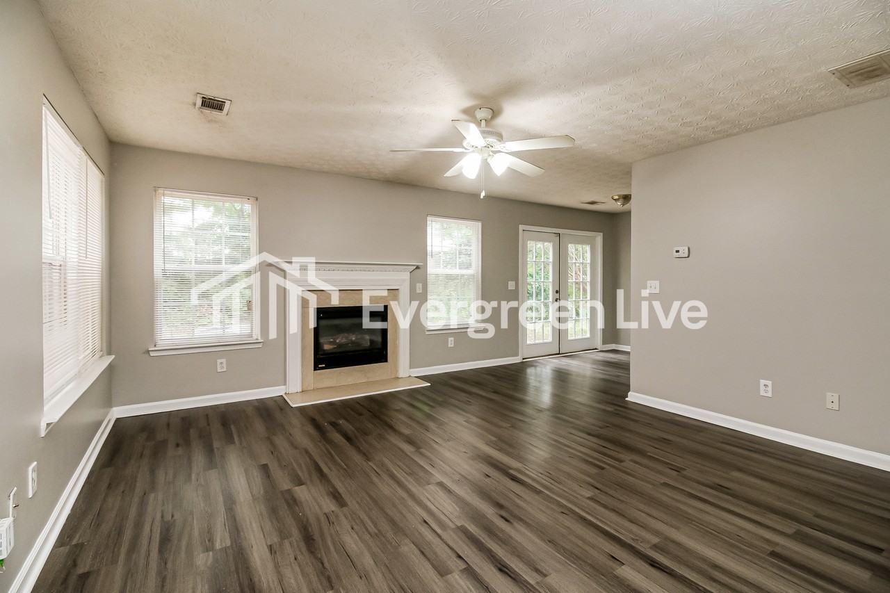 395 Lakeside Cir - Photo 2 of 15