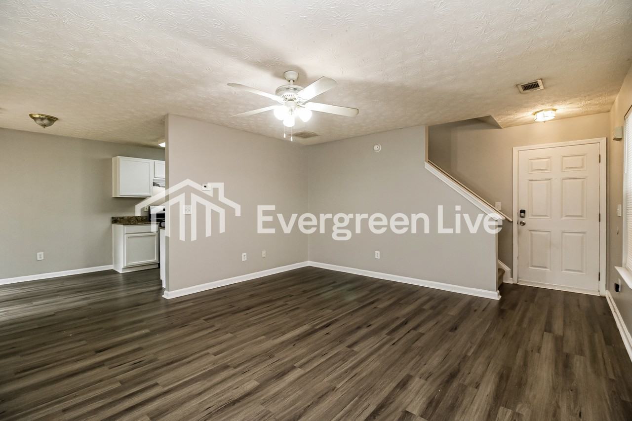 395 Lakeside Cir - Photo 3 of 15