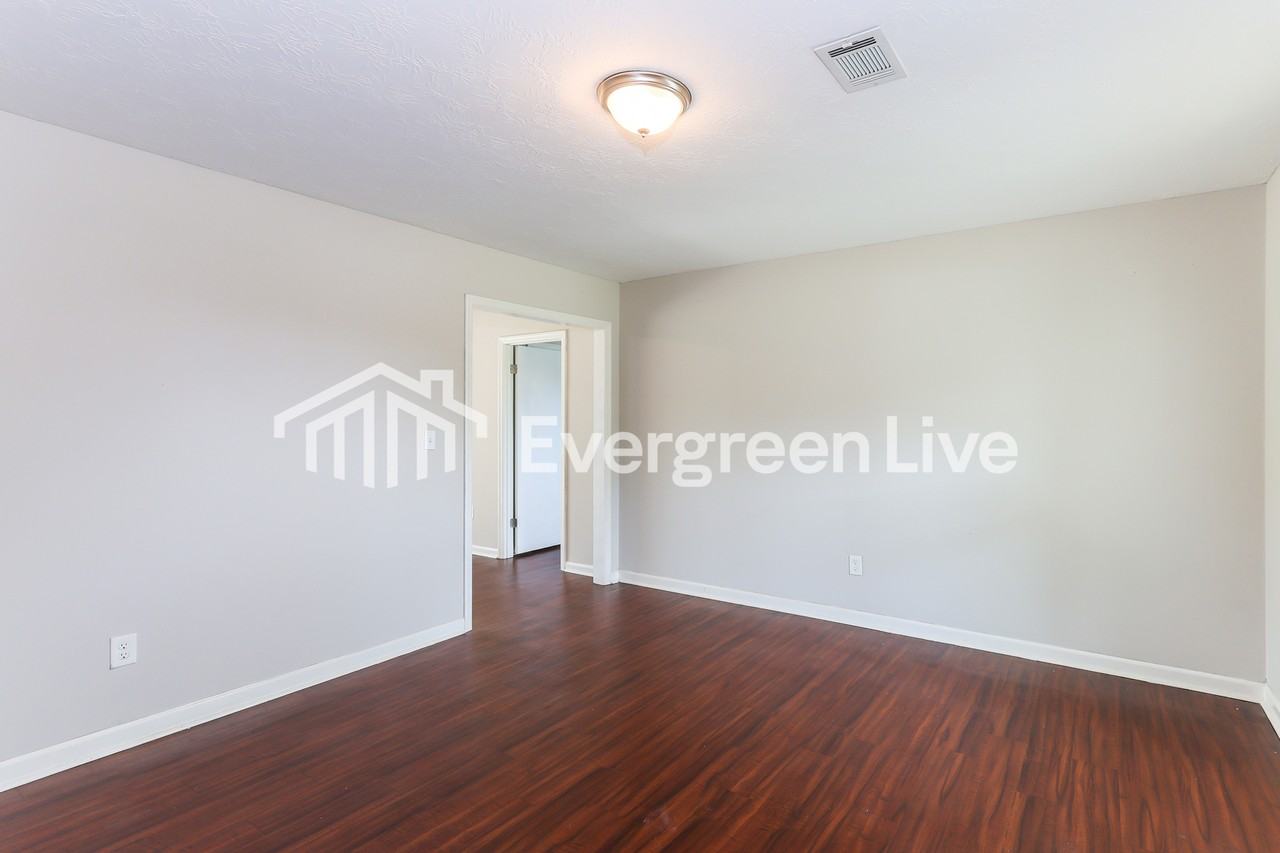 2640 Crosscreek Rd - Photo 3 of 15