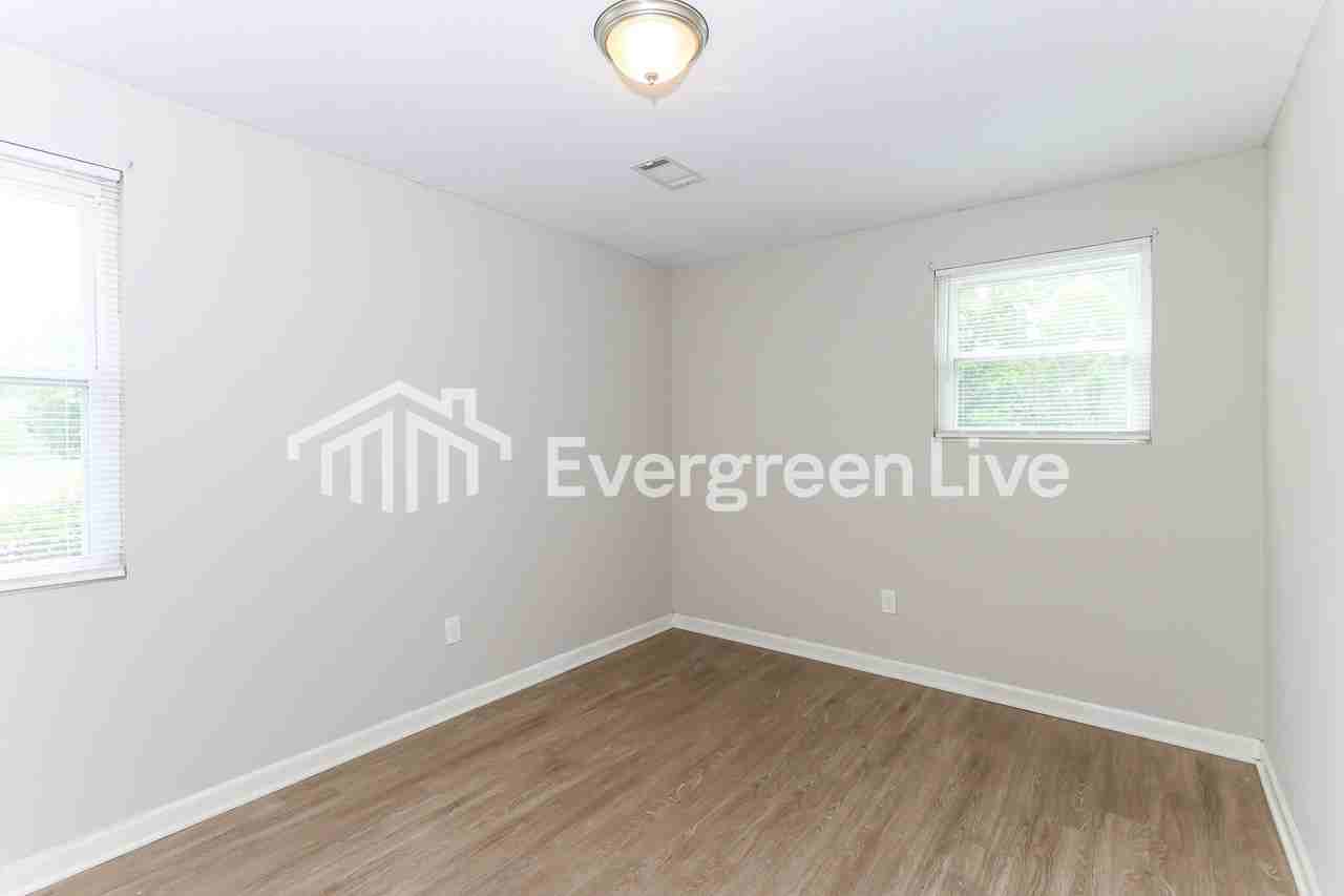 2640 Crosscreek Rd - Photo 5 of 15