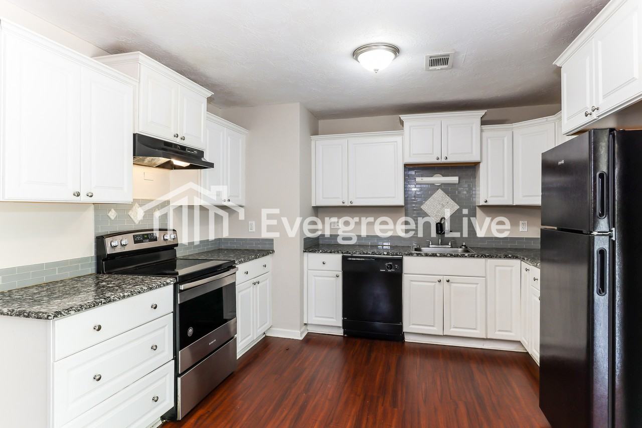 2640 Crosscreek Rd - Photo 6 of 15