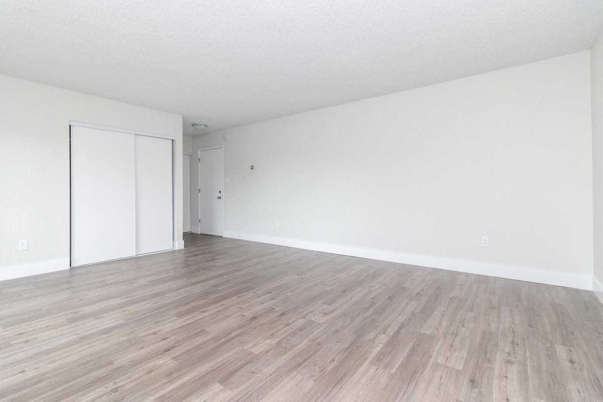 Queenston Manor Apartments - Photo 4 of 23