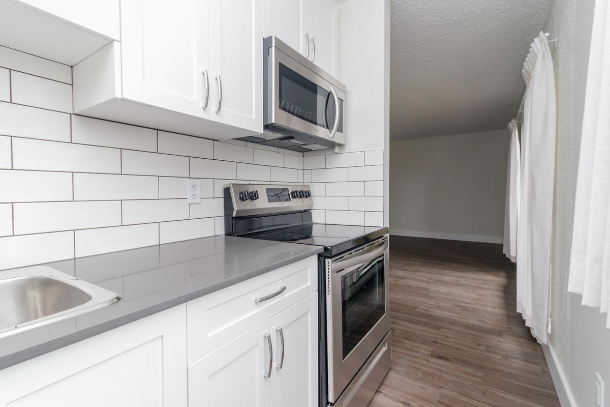 Queenston Manor Apartments - Photo 6 of 23