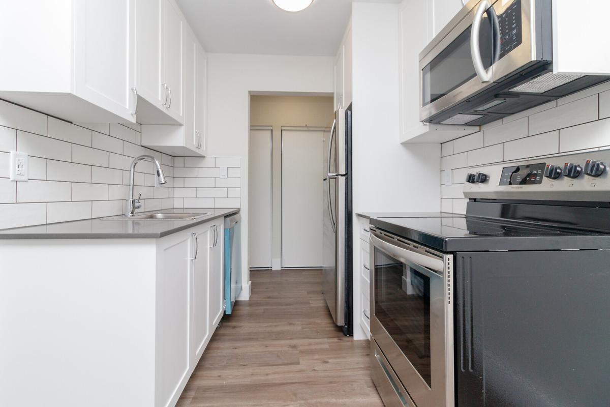Queenston Manor Apartments - Photo 3 of 23