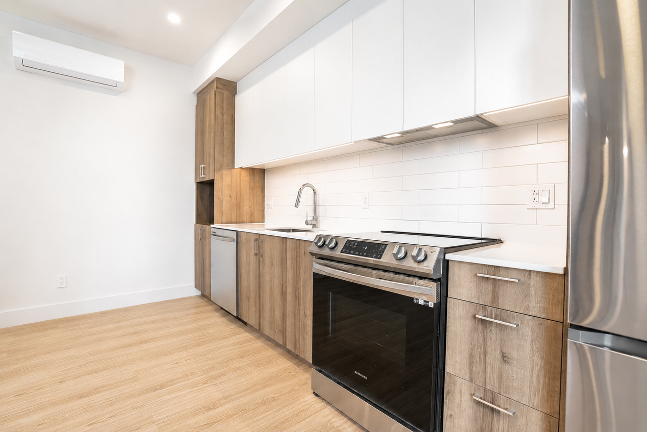 1700 Boulevard Angrignon #602 - Photo 3 of 35
