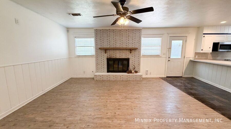 2121 56th St - Photo 3 of 25