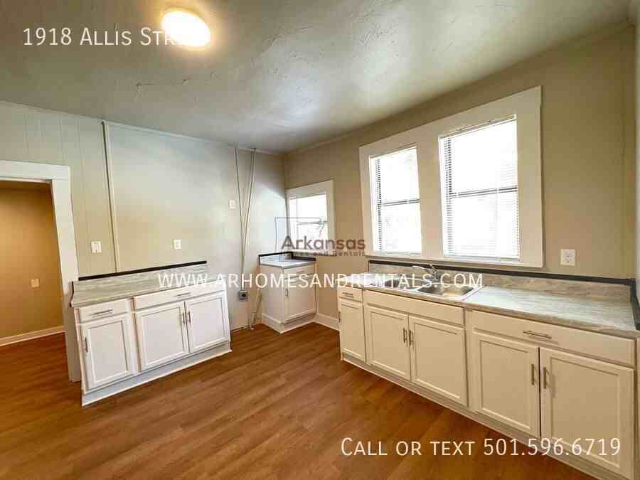 1918 Allis St - Photo 4 of 8