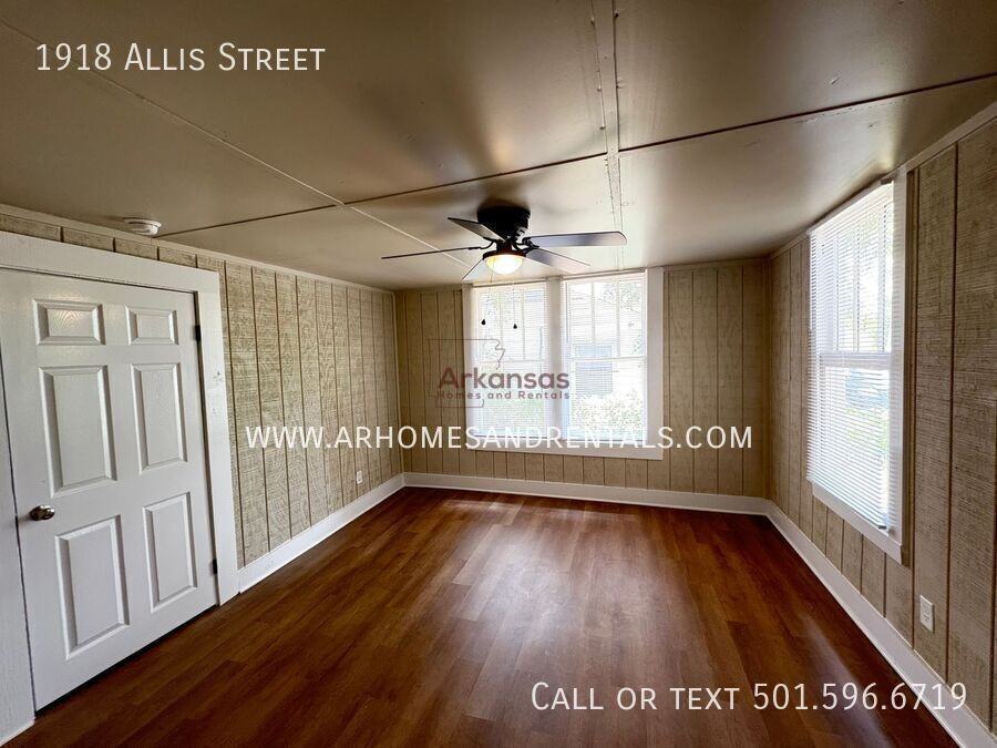 1918 Allis St - Photo 5 of 8