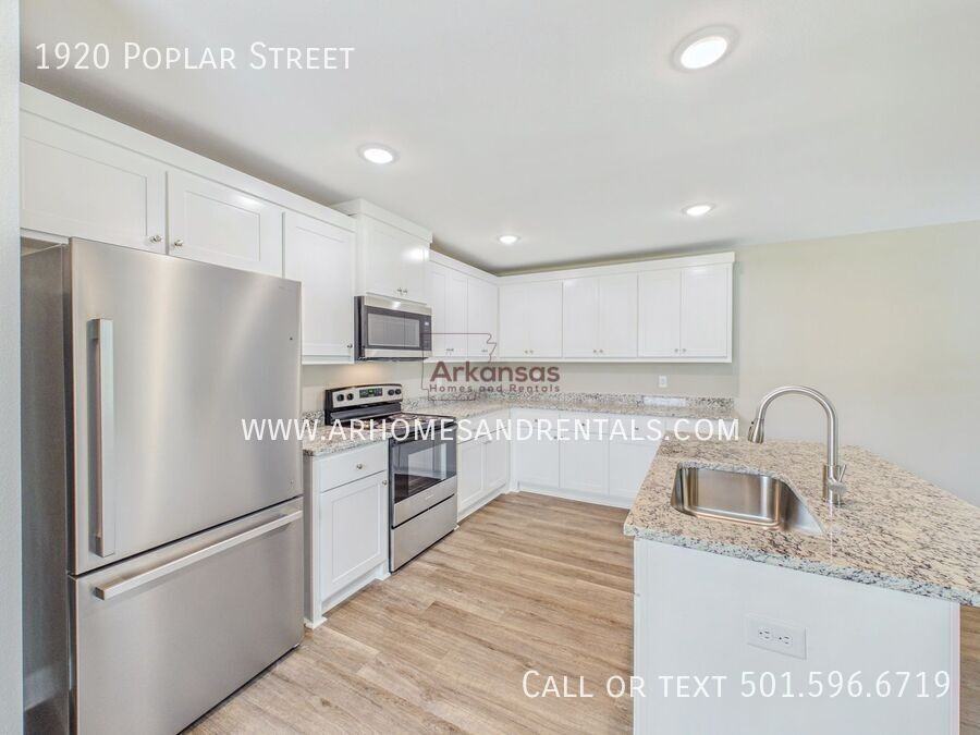 1920 N Poplar St - Photo 5 of 14