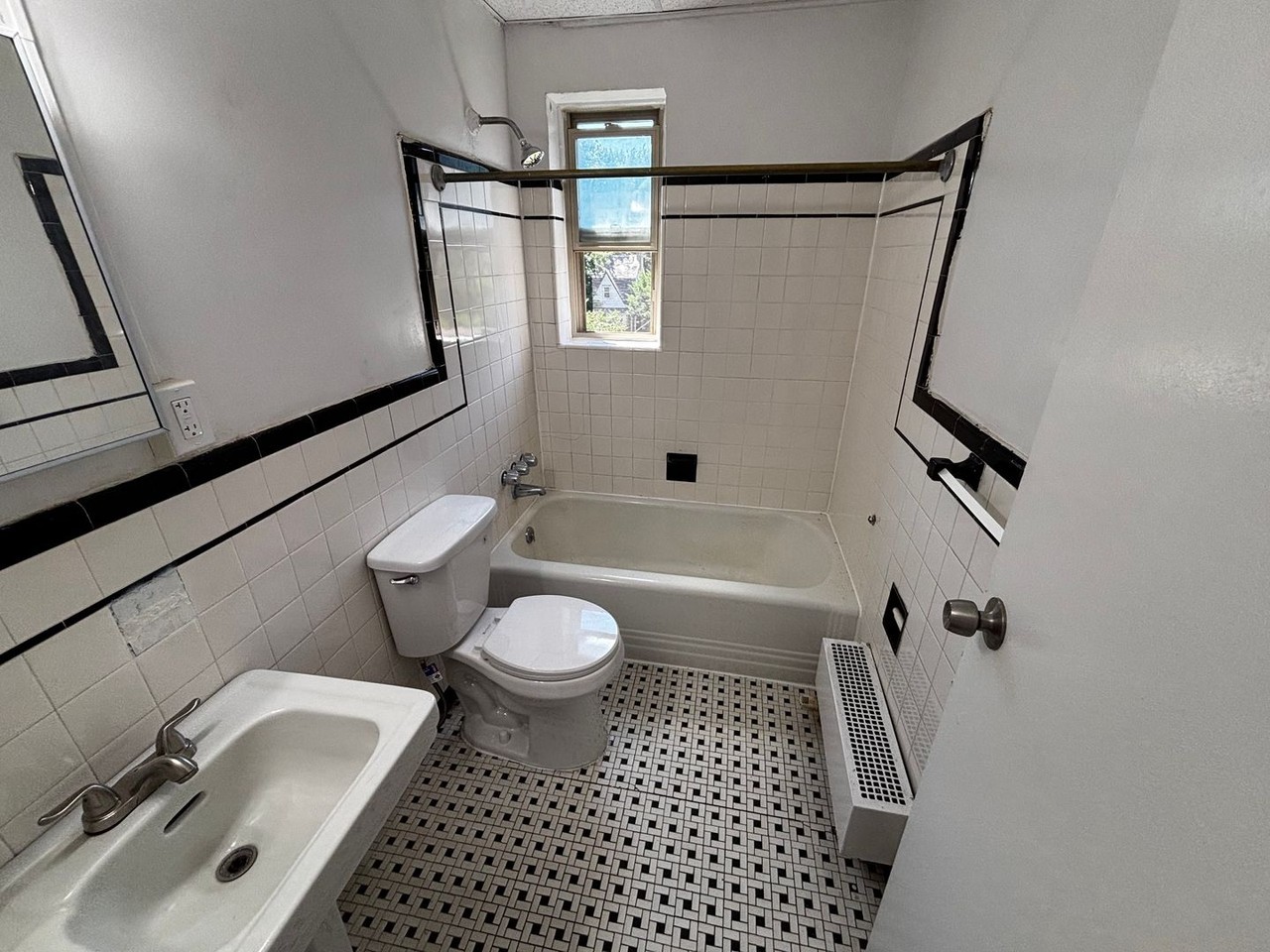 Bellevue Towers - Photo 4 of 4