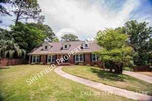 featured image of 3 Stonehaven Ct #A