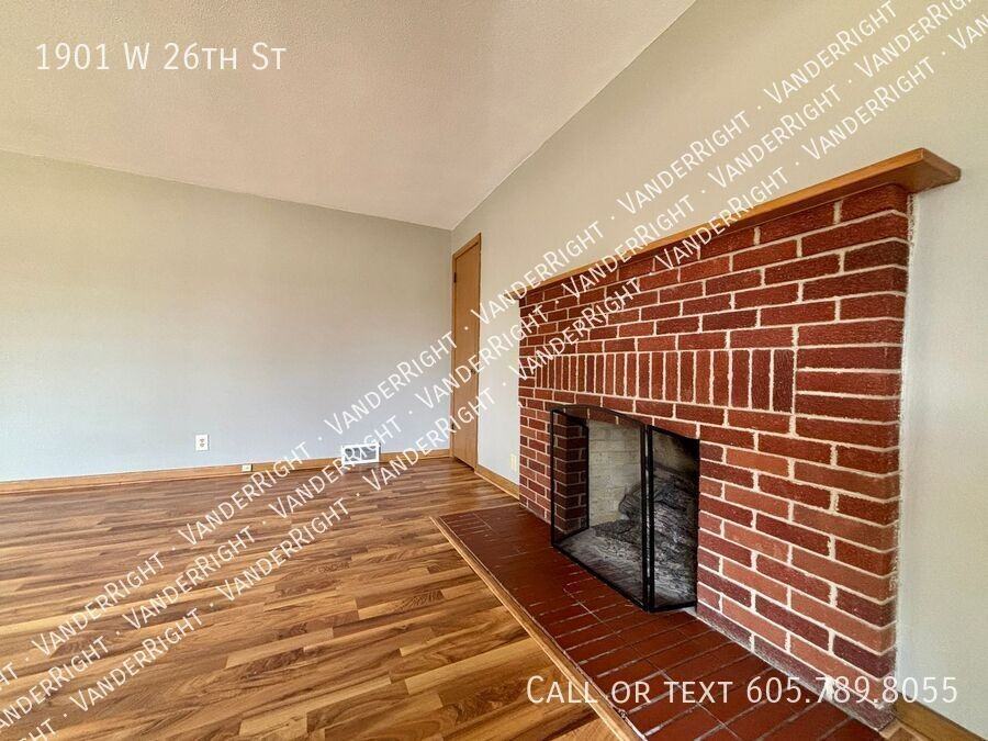 1901 W 26th St - Photo 2 of 26