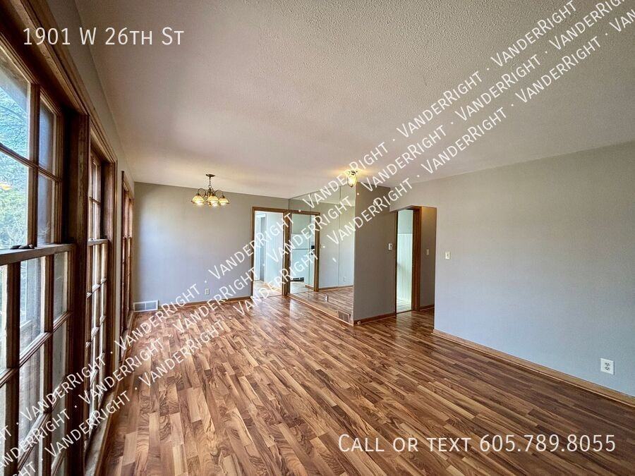 1901 W 26th St - Photo 3 of 26