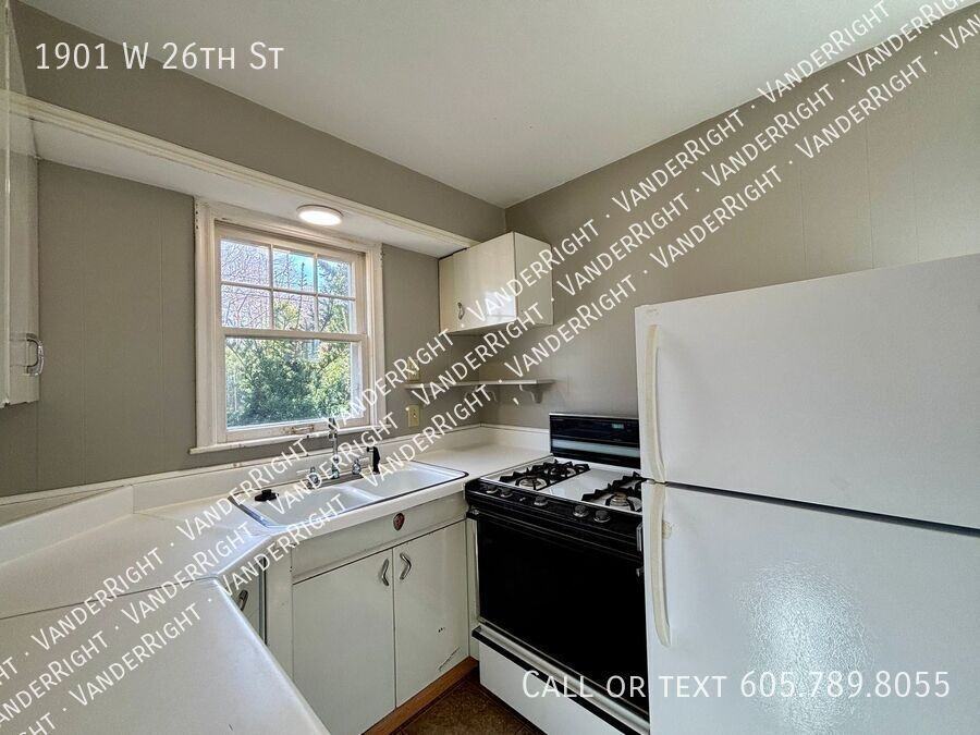 1901 W 26th St - Photo 5 of 26