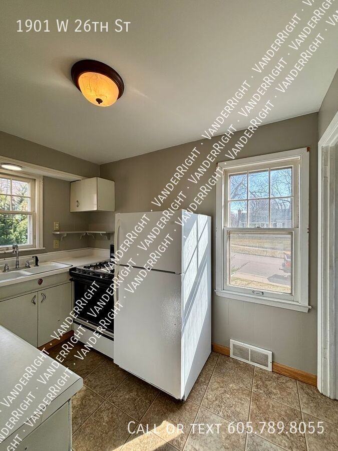 1901 W 26th St - Photo 6 of 26